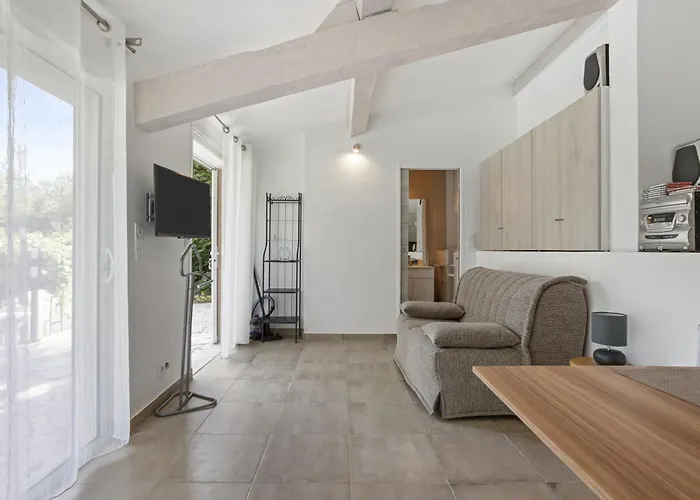 Les Cyclamens- Les Oliviers *